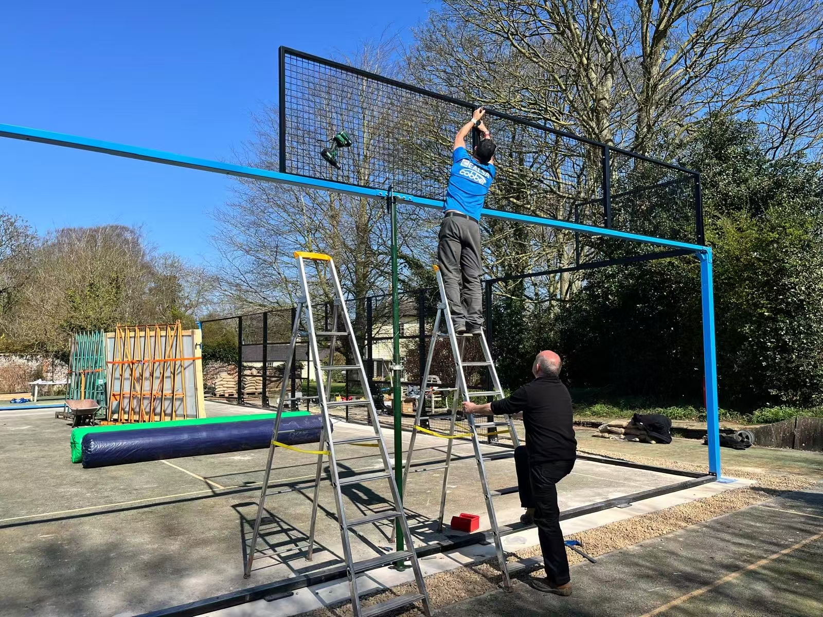 Padel Court im Aufbau