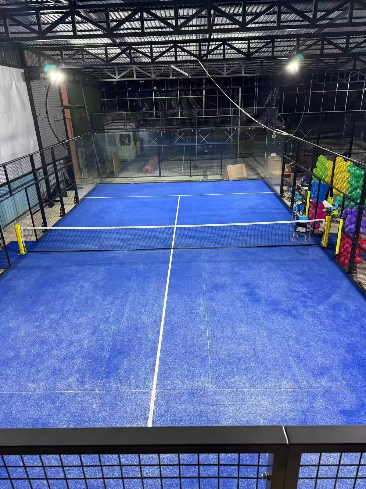 Indoor Padel Court in Blau